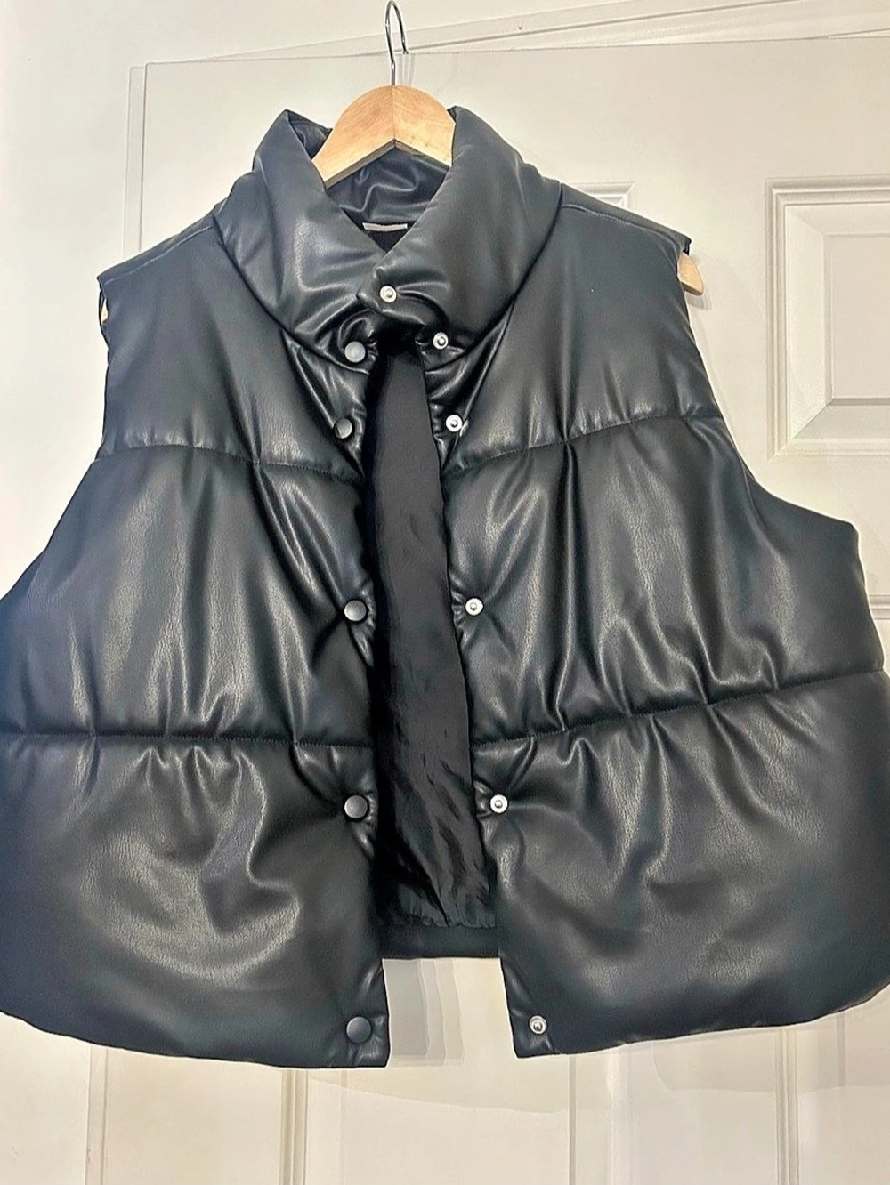 No Boundaries juniors Black Puffer Vest Size XL